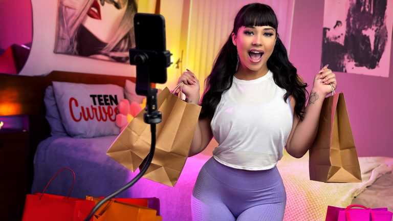 TeenCurves Beca Barbie – Thick Influencer Accidentally Fucks in Front of Fans