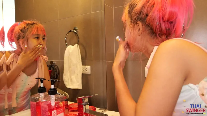 ThaiSwinger-Pa-Pink Hair Upskirt Massage CIM Swallow 4K