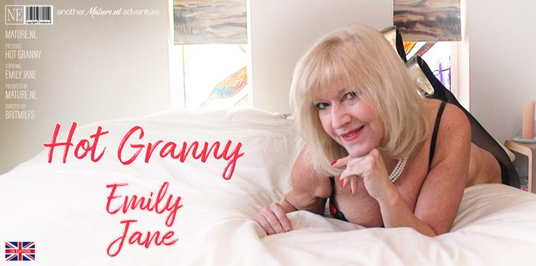 Mature.NL Emily Jane – Hot British Granny Emily Jane plays with herself in bed